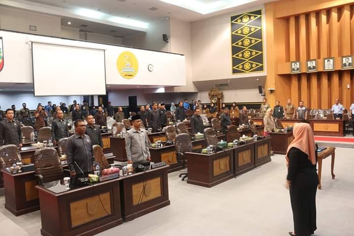 1564804437-RiauBertuah co-Anggota DPRD Pekanbaru nyanyikan lagu Indonesia Raya