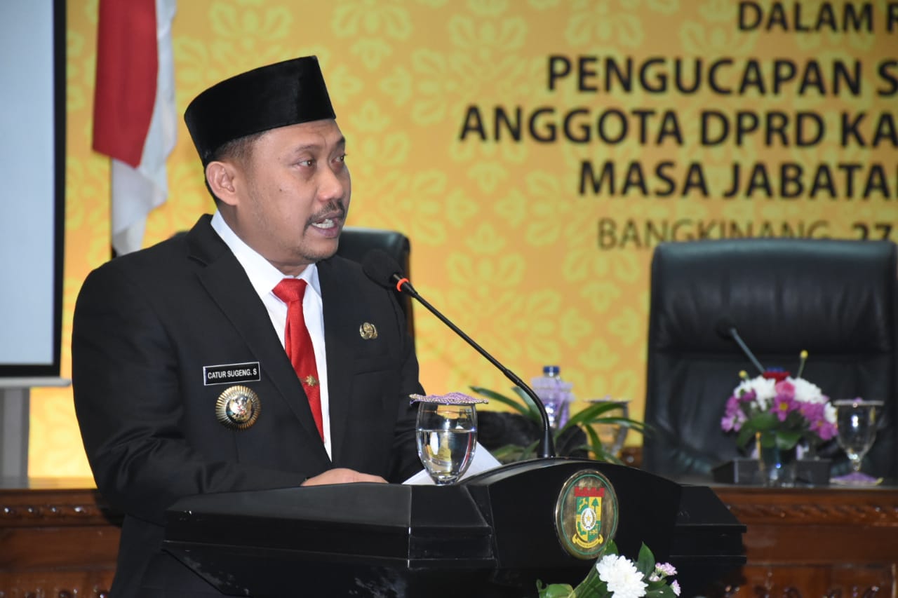 1571212906-RiauBertuah co-Bupati Kampar H Catur Sugeng, SH saat memberikan sambutan